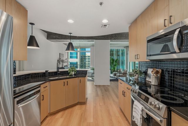 415 Church St Apt 1801, Nashville, TN 37219