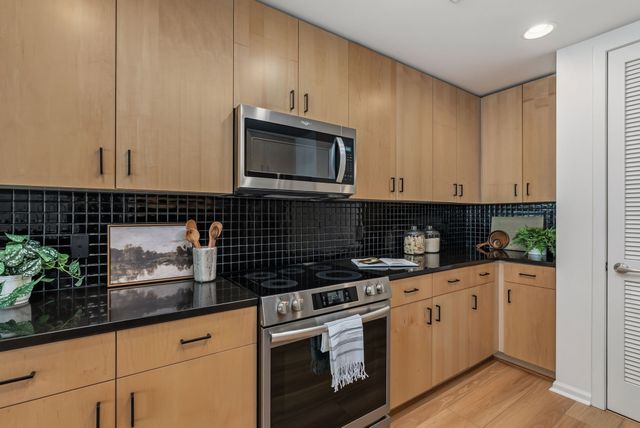 415 Church St Apt 1801, Nashville, TN 37219