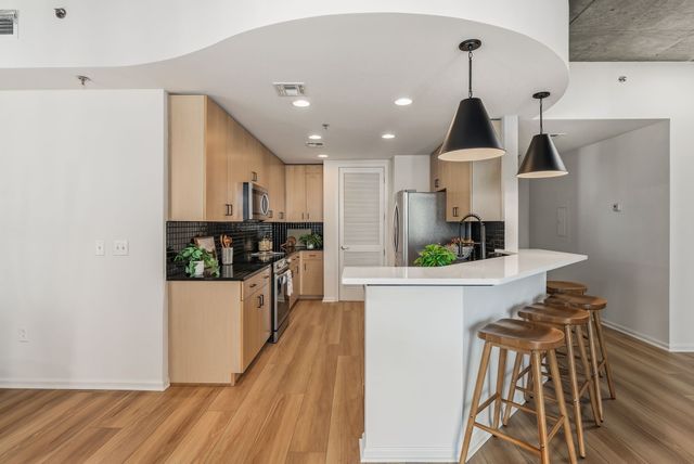 415 Church St Apt 1801, Nashville, TN 37219