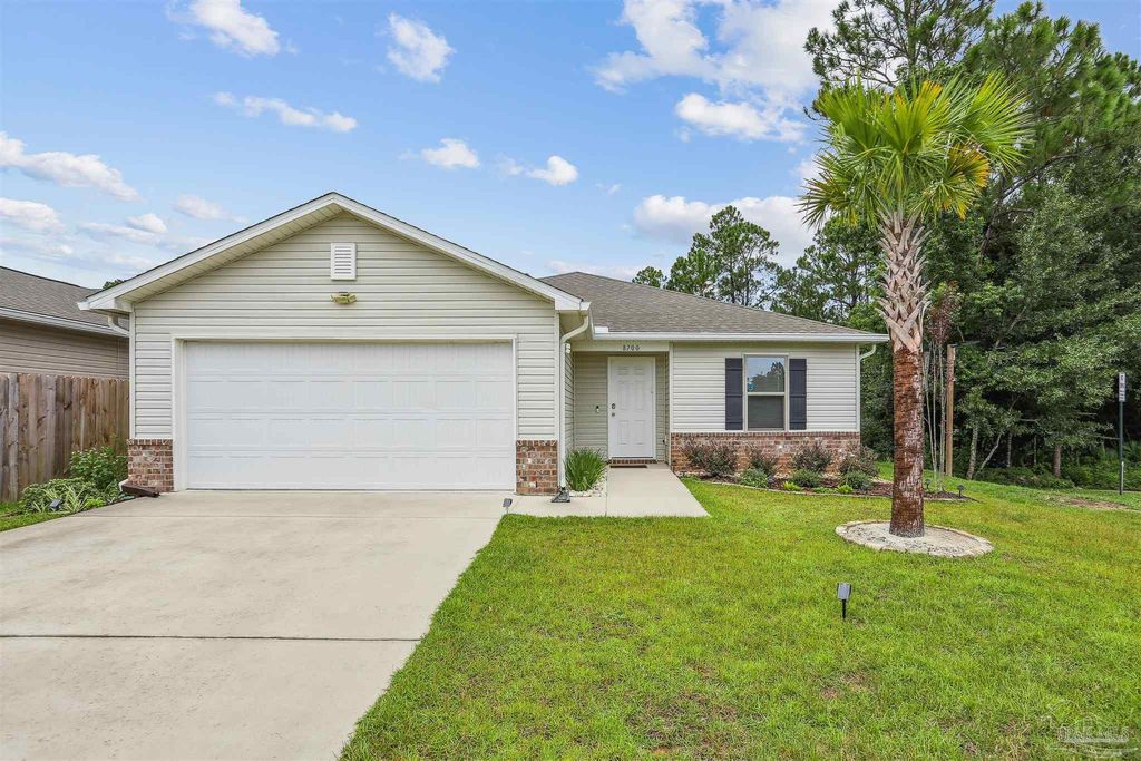 8700 Schooner Ln, Pensacola, FL 32507
