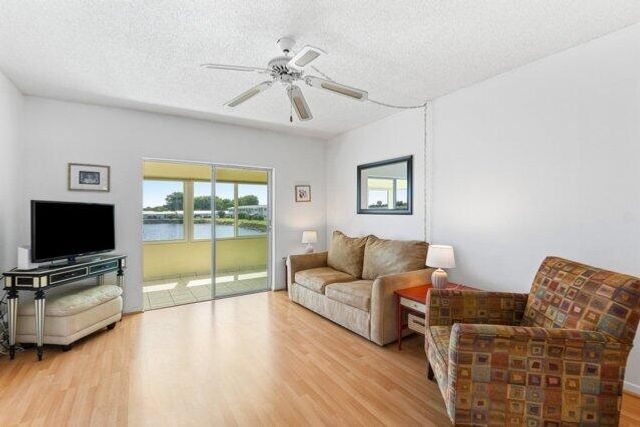 1118 Lake Terrace H209, Boynton Beach, FL 33426