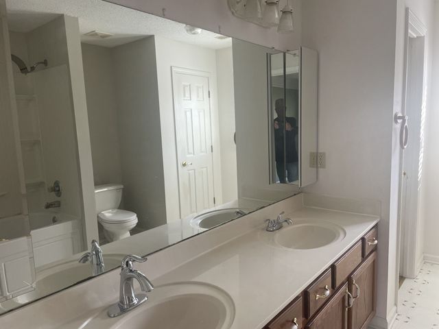 735 Cloud Dr, Clarksville, TN 37043