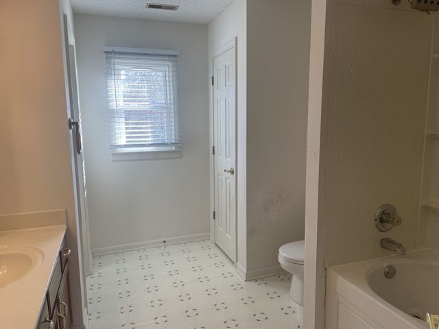 735 Cloud Dr, Clarksville, TN 37043