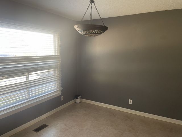 735 Cloud Dr, Clarksville, TN 37043