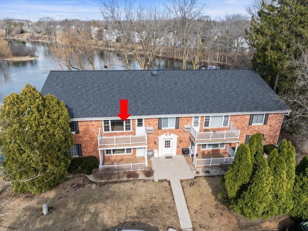 502 Laurel Lake ROAD #5, Thiensville, WI 53092