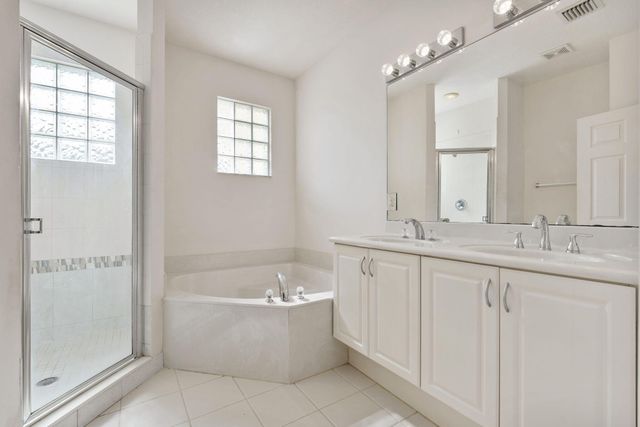 2597 Stockbridge Square SW, Vero Beach, FL 32962