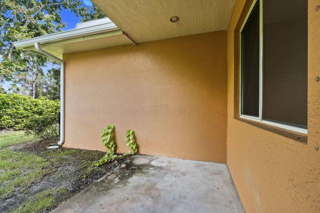 2597 Stockbridge Square SW, Vero Beach, FL 32962