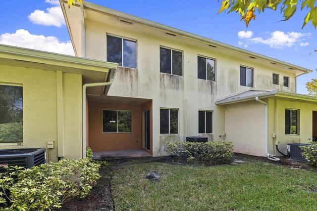 2597 Stockbridge Square SW, Vero Beach, FL 32962
