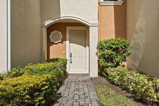 2597 Stockbridge Square SW, Vero Beach, FL 32962