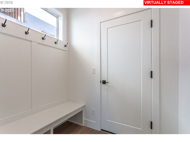 7353 Nw OAKFERN Dr, Portland, OR 97229