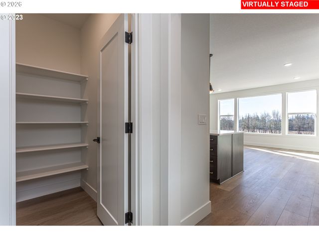 7353 Nw OAKFERN Dr, Portland, OR 97229