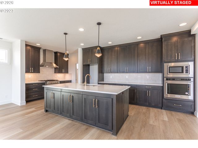 7353 Nw OAKFERN Dr, Portland, OR 97229