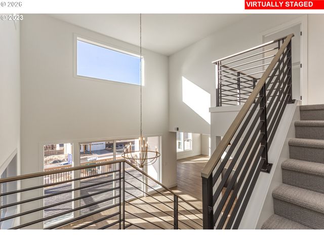 7353 Nw OAKFERN Dr, Portland, OR 97229