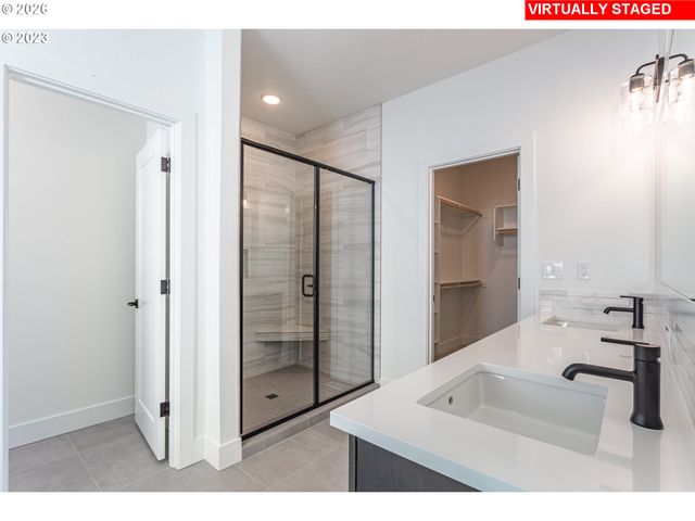 7353 Nw OAKFERN Dr, Portland, OR 97229