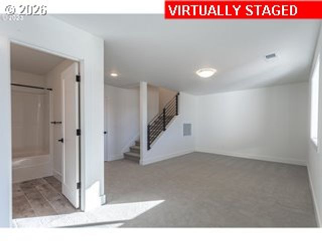 7353 Nw OAKFERN Dr, Portland, OR 97229