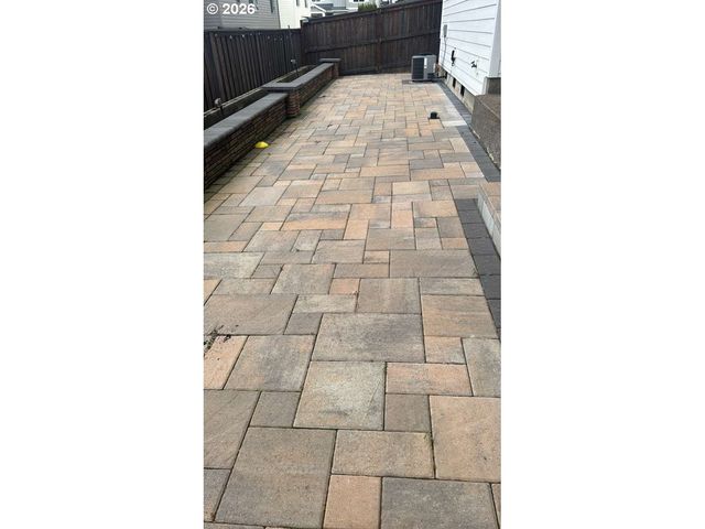 7353 Nw OAKFERN Dr, Portland, OR 97229