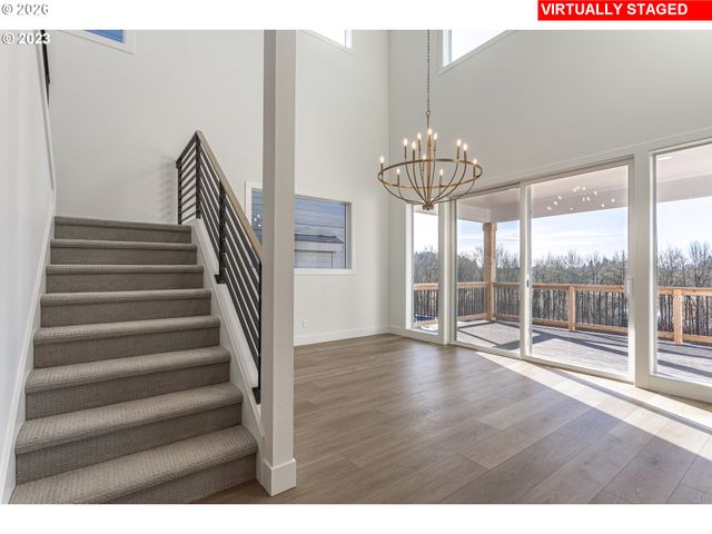 7353 Nw OAKFERN Dr, Portland, OR 97229