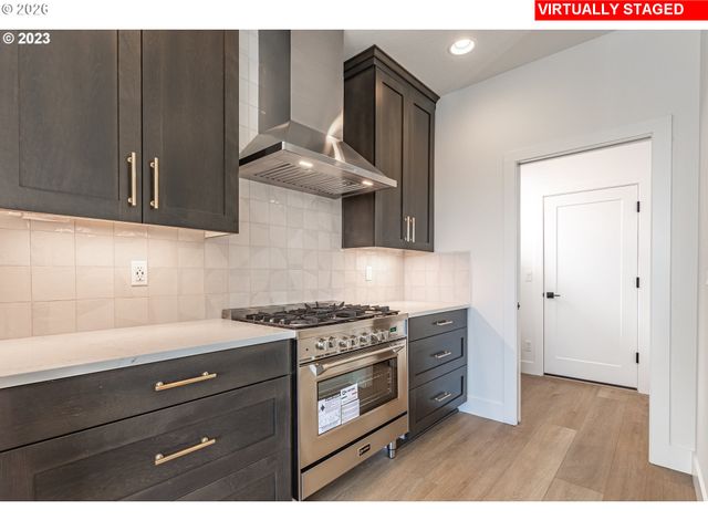 7353 Nw OAKFERN Dr, Portland, OR 97229