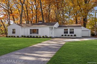 21539 Avon Lane, Southfield, MI 48075