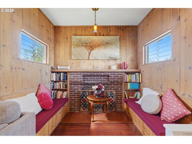 212 W 1ST St, Newberg, OR 97132
