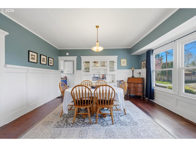212 W 1ST St, Newberg, OR 97132