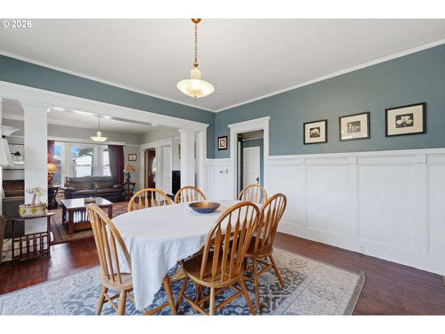 212 W 1ST St, Newberg, OR 97132