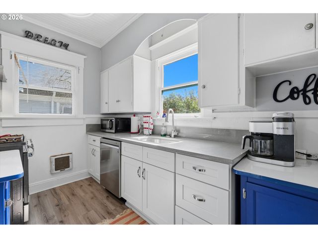 212 W 1ST St, Newberg, OR 97132