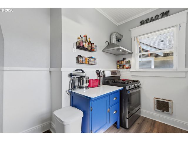 212 W 1ST St, Newberg, OR 97132