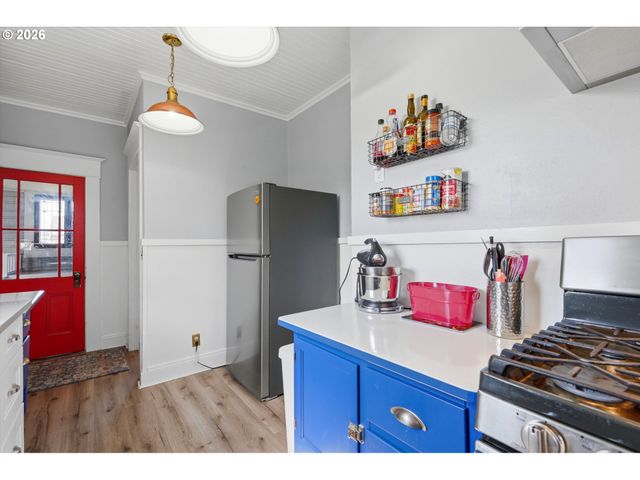 212 W 1ST St, Newberg, OR 97132