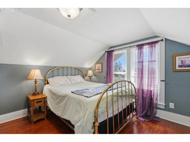212 W 1ST St, Newberg, OR 97132