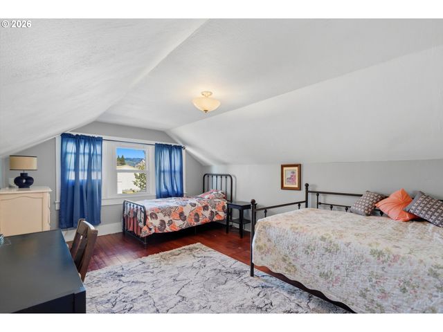 212 W 1ST St, Newberg, OR 97132