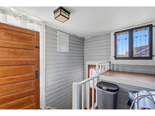 212 W 1ST St, Newberg, OR 97132
