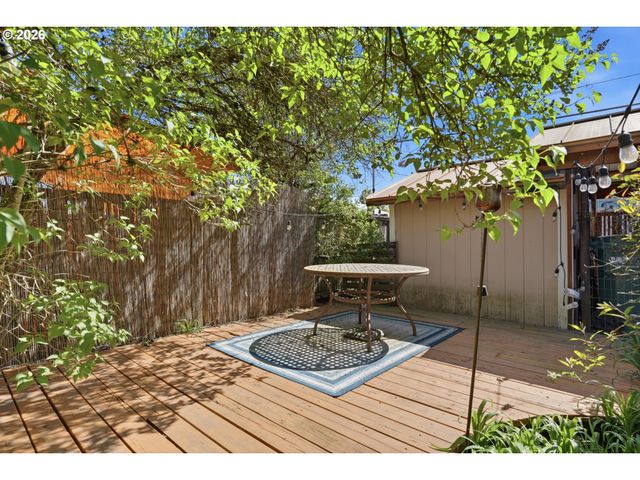 212 W 1ST St, Newberg, OR 97132