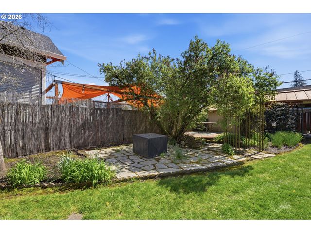 212 W 1ST St, Newberg, OR 97132