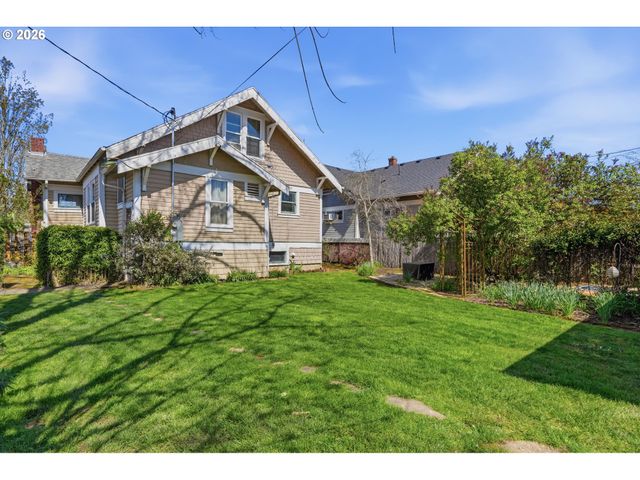 212 W 1ST St, Newberg, OR 97132