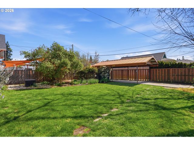 212 W 1ST St, Newberg, OR 97132