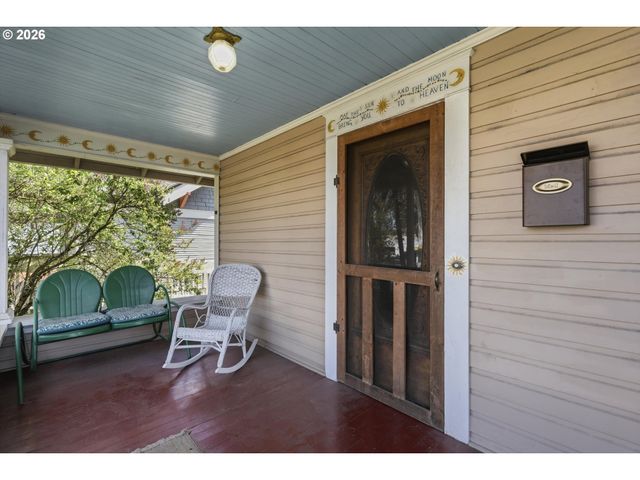 212 W 1ST St, Newberg, OR 97132