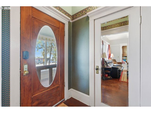 212 W 1ST St, Newberg, OR 97132
