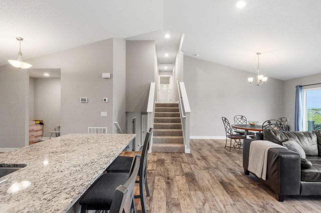 1989 Attenborough Street, Shakopee, MN 55379