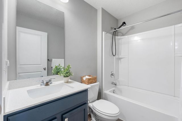 1989 Attenborough Street, Shakopee, MN 55379