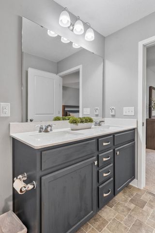 1989 Attenborough Street, Shakopee, MN 55379