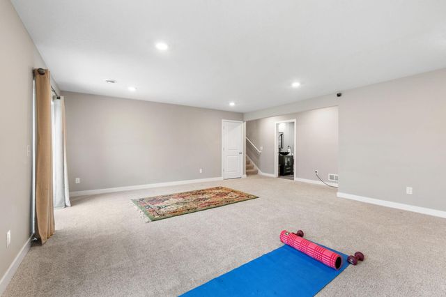 1989 Attenborough Street, Shakopee, MN 55379