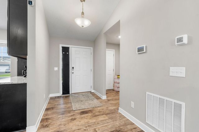 1989 Attenborough Street, Shakopee, MN 55379
