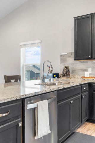 1989 Attenborough Street, Shakopee, MN 55379