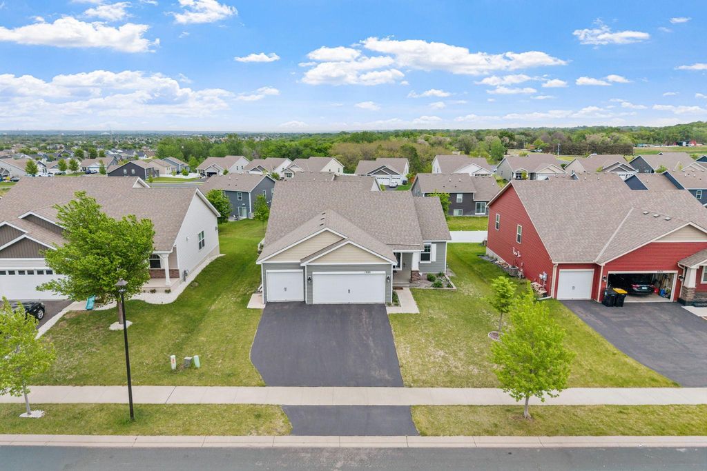 1989 Attenborough Street, Shakopee, MN 55379