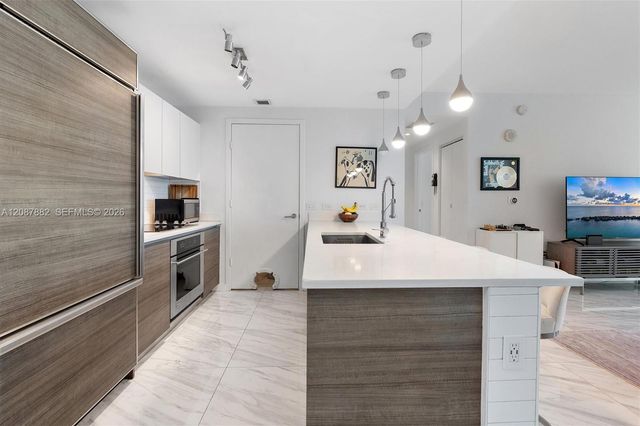 1100 S Miami Avenue 1609, Miami, FL 33130