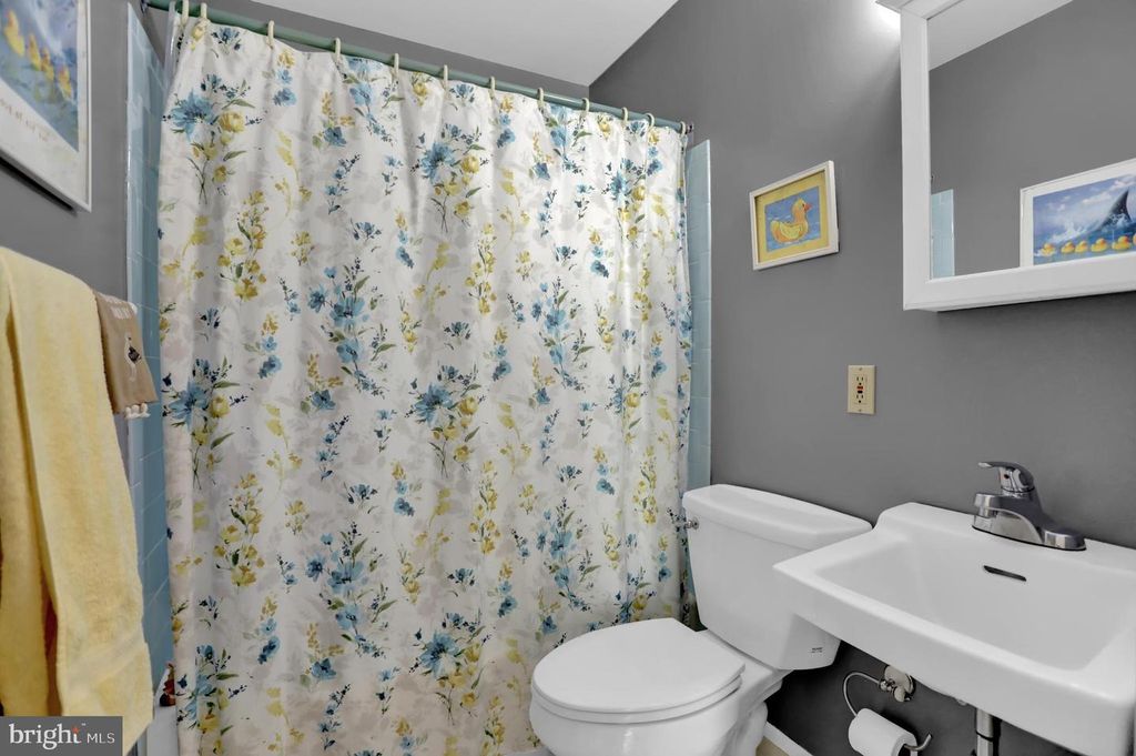 Image 2 of property listing at 300 SOPHIA CT, Baltimore, MD 21208