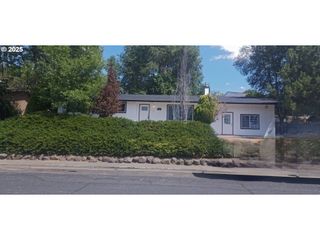 464 Nw 22ND St, Pendleton, OR 97801