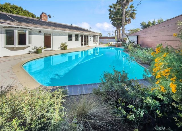 389 Mira Loma, Costa Mesa, CA 92627