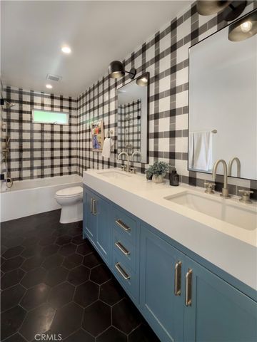 389 Mira Loma, Costa Mesa, CA 92627